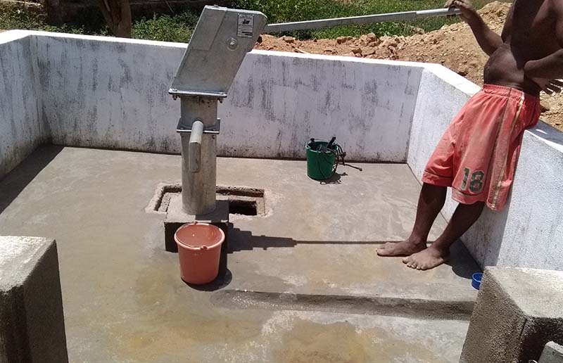 Puits d'alimentation en eau installé à Antseva (photo Gaëlle Collin)