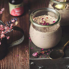 Creme-a-la-rose-et-a-l-hibiscus-photo-Delphine-Pocard