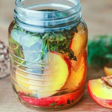 eau-aromatisee-menthe-poivree-nectarine-romarin-recette