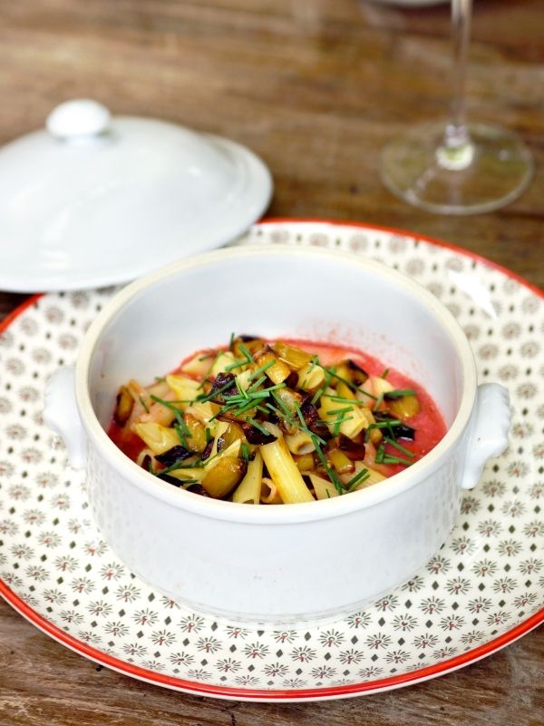 Penne aux aubergines et tomates crues aux épices