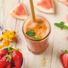 smoothie-fraise-curcuma-power-recette