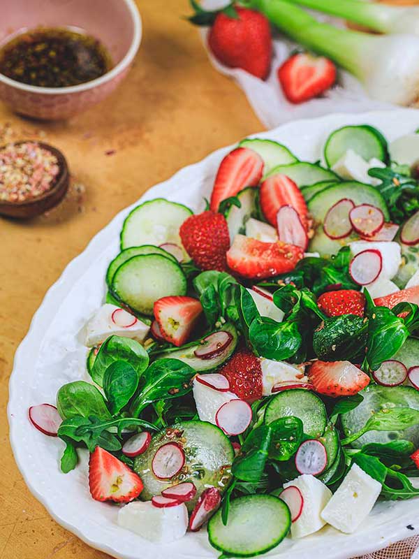 Salade-mâche-fraise,-sauce-échalote