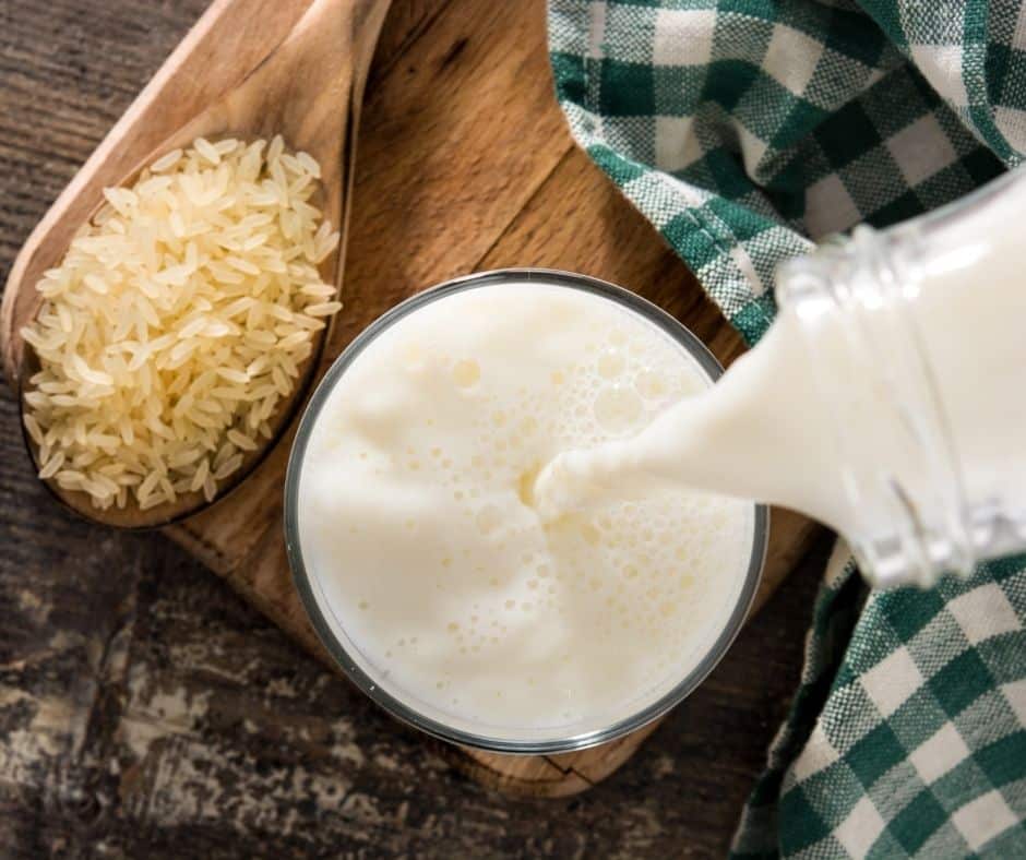 boisson végétale Pour remplacer le lait de vache ou la crème fraîche, des solutions toutes prêtes existent en grandes surfaces.